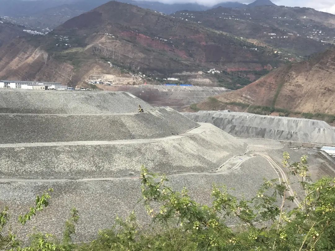 土工膜 渣場(chǎng)、尾礦壩與化糞池的防滲衛(wèi)士